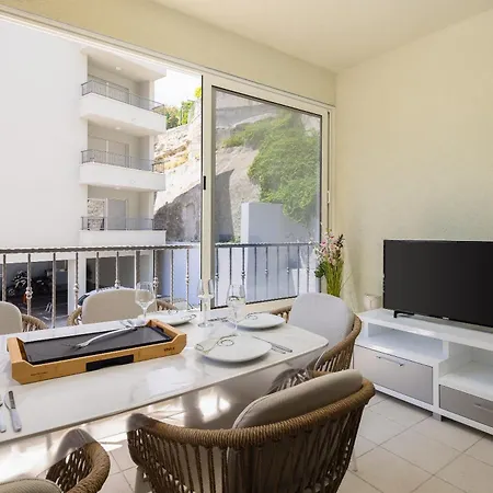 Lore With Private Garage * Makarska