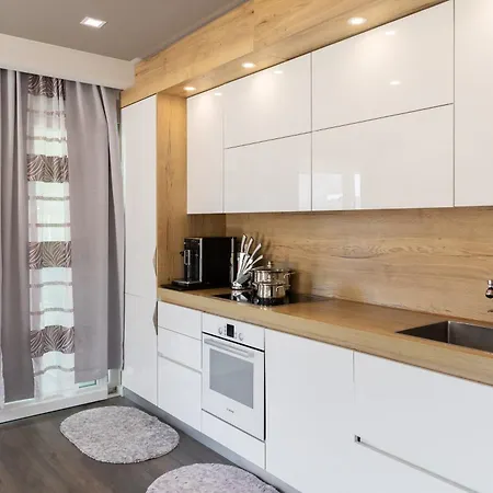 Lore With Private Garage * Makarska