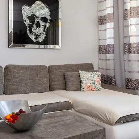 Apartament Lore With Private Garage Makarska