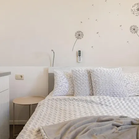 Apartament Lore With Private Garage *