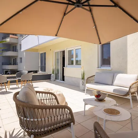 Lore With Private Garage * Makarska