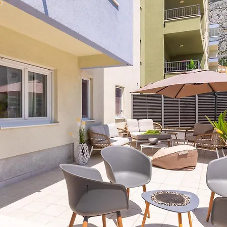Apartament Lore With Private Garage *